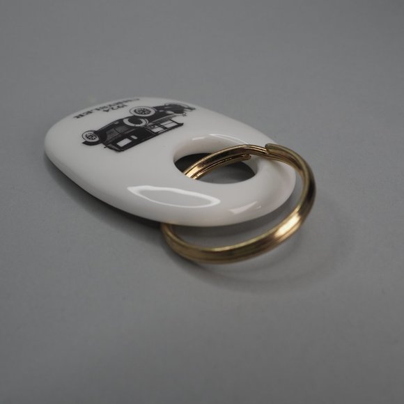 Vintage 1988 ROYAL DOULTON Chrysler Keychain - Picture 7 of 9
